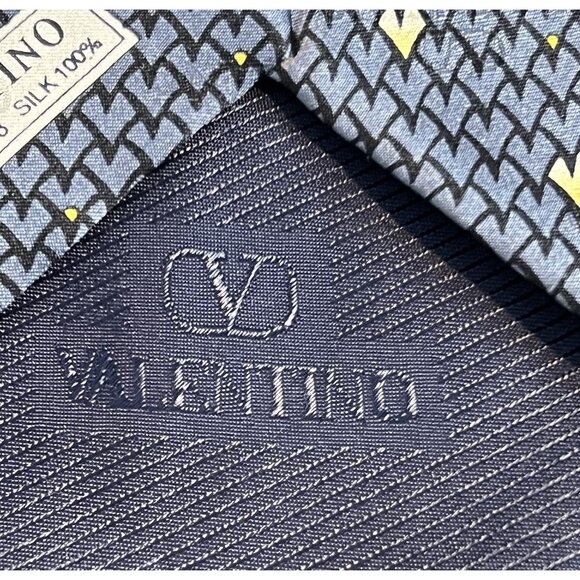 Valentino Cravatte Silk Necktie Blue Hearts Print Italy 4" x 55" - Picture 6 of 12